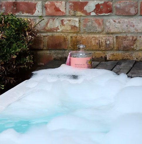 Rose + Wildflower Bubble Bath 500ml - Image 2